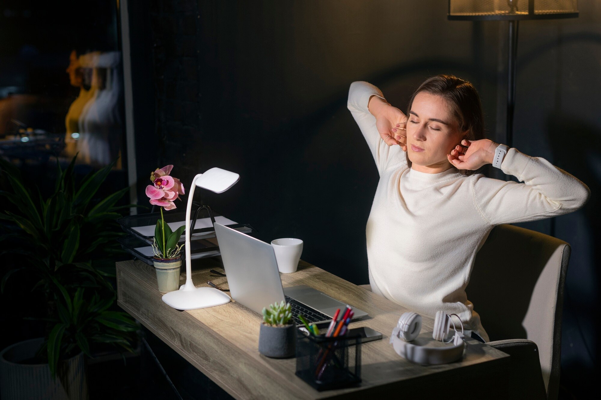 Luz indirecta en espacio de trabajo